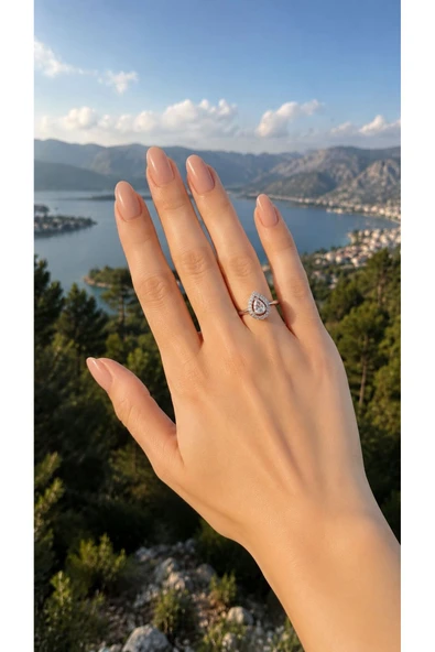 Damla Model Gümüş Renk Zirkon Taşlı Baget Yüzük ürün görseli 1