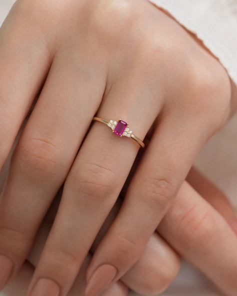 14 Ayar Altın Pembe Zirkon Taşlı Baget Yüzük ürün görseli 1