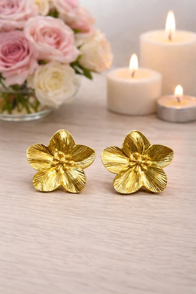 Gold Renk Tek Çiçek Formlu Çivi Küpe ürün görseli 1