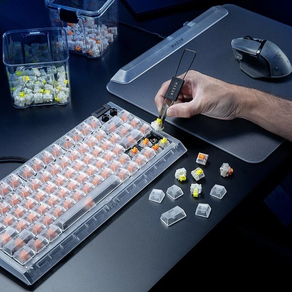 RAZER BLACKWIDOW V4 %75 PHANTOM WHITE EDITION US GAMING KLAVYE - Resim 3