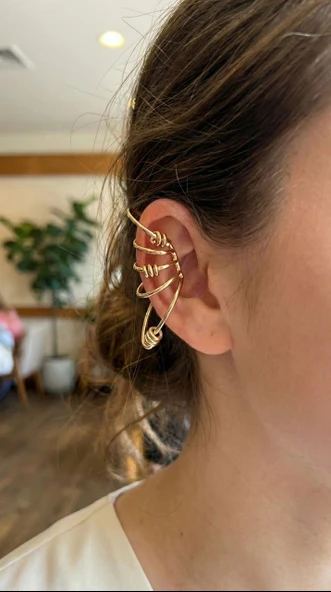 Pirinç Halkalı Model Gold Renk Kıkırdak Küpe ürün görseli 1