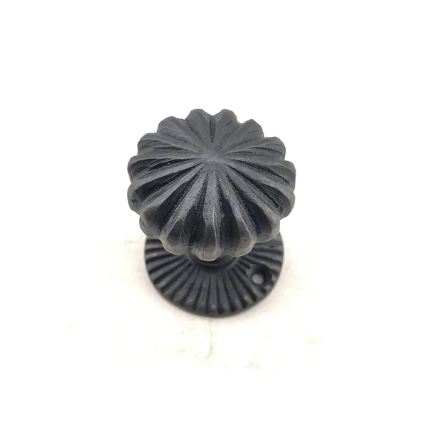 Antika Tarz Dekoratif Pirinç Açarlı Kapı Babası - 50mm, Oksit ürün görseli 1