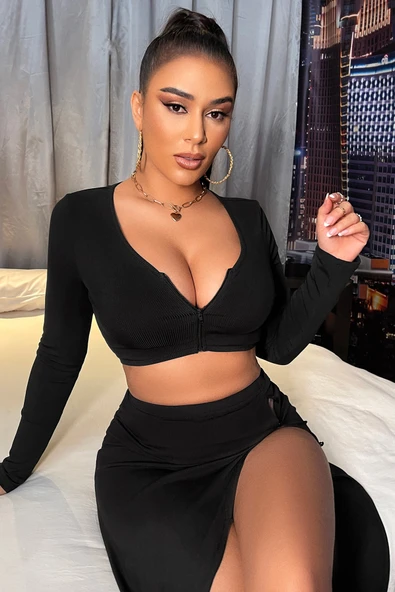 Kadın Siyah Uzun Kol Göğüs ve Göbek Dekolteli Fermuarlı Crop Top Bluz ürün görseli 1