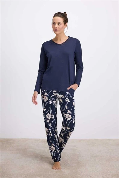Çiçek Desenli Uzun Kollu T-Shirt ve Pantolon Pijama Takımı ürün görseli 1
