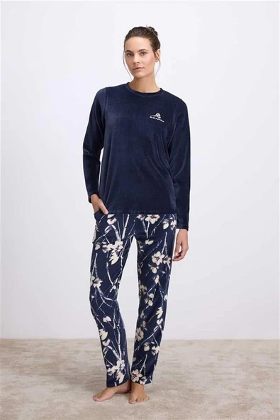 Uzun Kollu Kadife T-Shirt ve Çiçek Desenli Pantolon Pijama Takımı ürün görseli 1