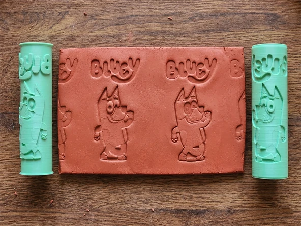 Model 081 - Bluey Deseni Deboss & Emboss İkili Set - Polimer Kil Seramik Çamuru Doku Oklavası ürün görseli 1