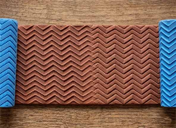 Model 130 -Geometrik İllüzyon Deboss & Emboss İkili Set - Polimer Kil Seramik Çamuru Doku Oklavası ürün görseli 1