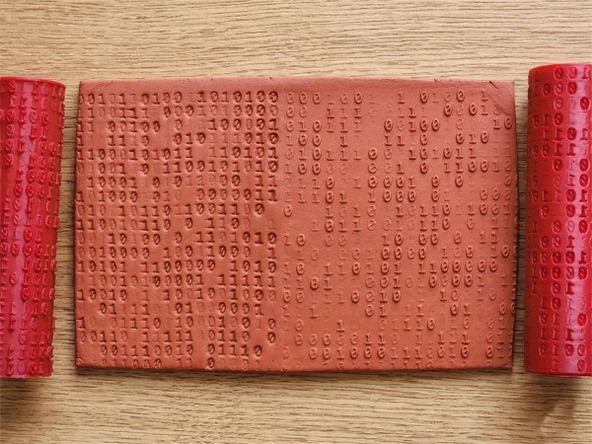 Model 264 -Matrix Binary Kod Deboss & Emboss İkili Set - Polimer Kil Seramik Çamuru Doku Oklavası ürün görseli 1