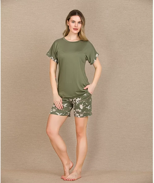 Şık Tasarım Çiçek Desenli Yeşil Şortlu Kısa Kol Viskon Pijama Takımı ürün görseli 1
