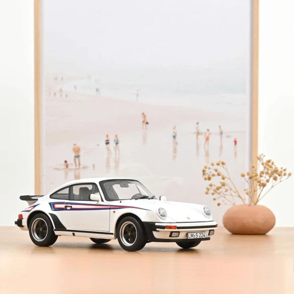 Norev 187668 1/18 Porsche 911 Turbo 3.3 1980 White Martini ürün görseli 1