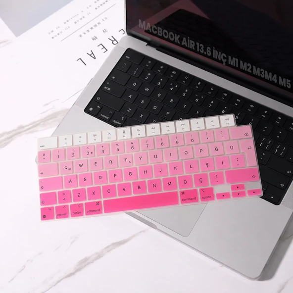 MacBook Air 13.6 İnç M2 M3 M4 M5 A2681 A3113 A3240 A3449 Uyumlu Türkçe Q Klavye Koruyucu Pembe Ombre ürün görseli 1