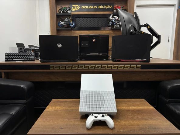 Microsoft Xbox One S Dijital 1 TB Tek Kol Oyun Konsolu (İKİNCİ EL) ürün görseli 1