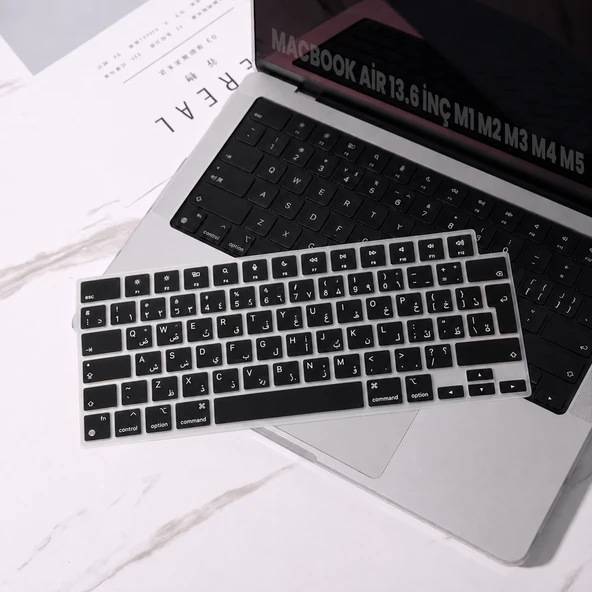 MacBook Air 13.6 İnç M2 M3 M4 M5 A2681 A3113 A3240 A3449 Uyumlu Arapça İngilizce Q Klavye Koruyucu ürün görseli 1