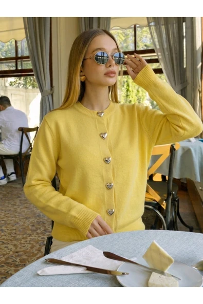 orjinal blue b KALP DÜĞME DETAYLI KADIN TRİKO HIRKA Sarı Standart ürün görseli 1