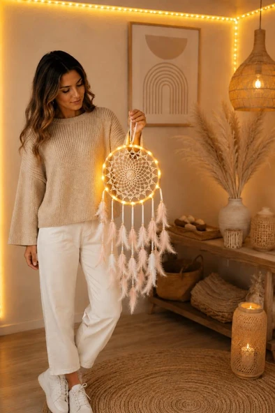 LED Işıklı Düş Kapanı Pudra Beyaz Tüylü Bohem Duvar Süsü 22 CM El Yapımı Dream Catcher Deniz Kabuklu ürün görseli 1