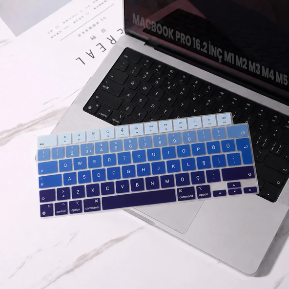MacBook Pro 16.2 İnç M1 M2 M3 M4 M5 A2485 A2991 Uyumlu Türkçe Q Klavye Koruyucu Mavi Ombre Silikon ürün görseli 1