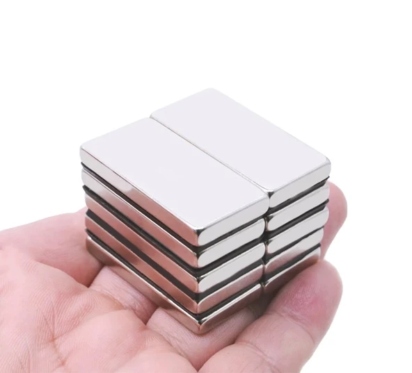 1 adet 40x20x5mm Neodyum Magnet Güçlü N35 Mıknatıs Köşeli Nikel Kaplama ürün görseli 1