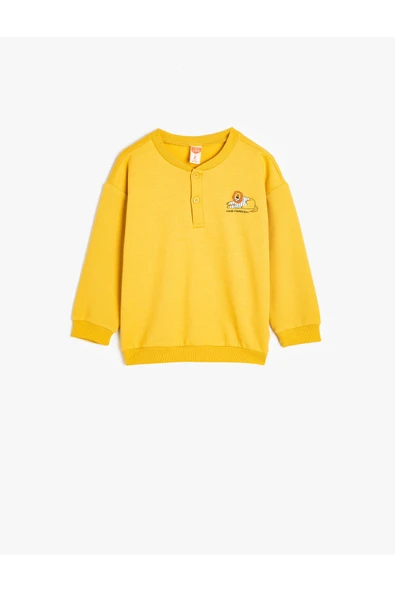 Koton Erkek Bebek Sweatshirt Aslan Baskılı Uzun Kollu Bisiklet Yaka Düğme Detaylı Pamuklu ürün görseli 1