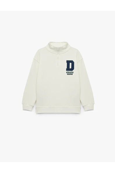 Koton Erkek Çocuk Pamuklu Dik Yaka Uzun Kollu Nakışlı Yarım Fermuarlı Sweatshirt ürün görseli 1