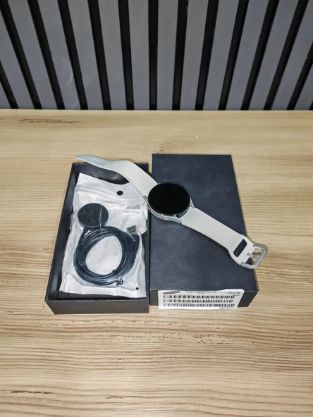 Samsung Galaxy Watch 4 44mm Akıllı Saat SM-R870NZ ürün görseli 1