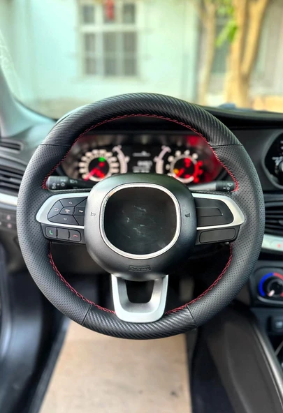Fiat Egea 2016-2019 Uyumlu Araca Özel Direksiyon Kılıfı (Nokta Karbon Kırmızı Dikiş) ürün görseli 1