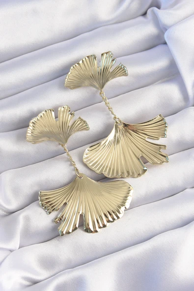 Pirinç Gold Renk Tırtıklı Yaprak Model Sallantılı Küpe ürün görseli 1