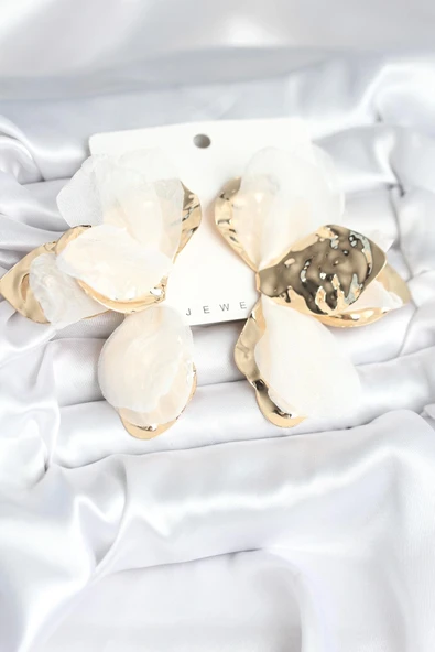 Pirinç Gold Renk Beyaz Tüllü Lotus Kadın Küpe ürün görseli 1