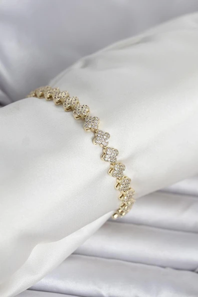 Pirinç Gold Renk Yonca Model Sıralı Zirkon Taşlı Kadın Bileklik ürün görseli 1