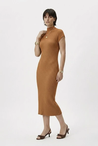Modern Fit Sıfır Kol Yarım Balıkçı Yaka Triko Elbise - Camel ürün görseli 1
