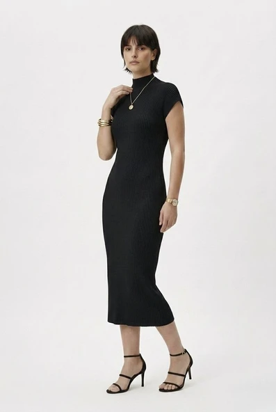 Modern Fit Sıfır Kol Yarım Balıkçı Yaka Triko Elbise - Siyah ürün görseli 1
