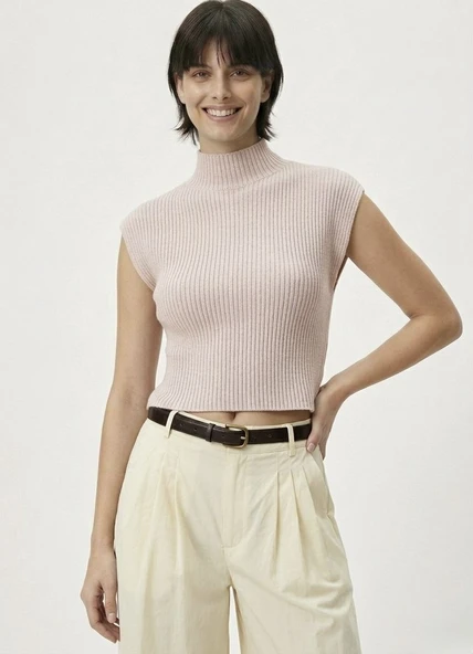 Kadın Yarım Balıkçı Yaka Fitilli Triko Kolsuz Crop Bluz - Açık Pembe ürün görseli 1