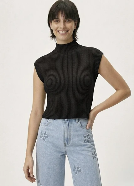 Kadın Yarım Balıkçı Yaka Fitilli Triko Kolsuz Crop Bluz - Siyah ürün görseli 1