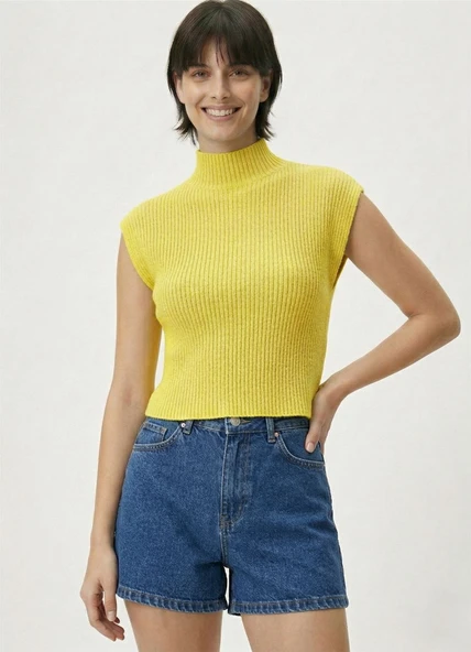 Kadın Yarım Balıkçı Yaka Fitilli Triko Kolsuz Crop Bluz - Sarı ürün görseli 1