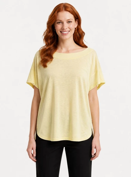 Kadın Rahat Kesim Sarı Yarım Balıkçı Yaka T-Shirt - Sarı ürün görseli 1