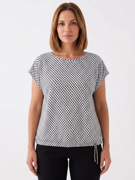 Kadın Siyah-Beyaz Desenli Kısa Kollu T-Shirt - Siyah ürün görseli 1