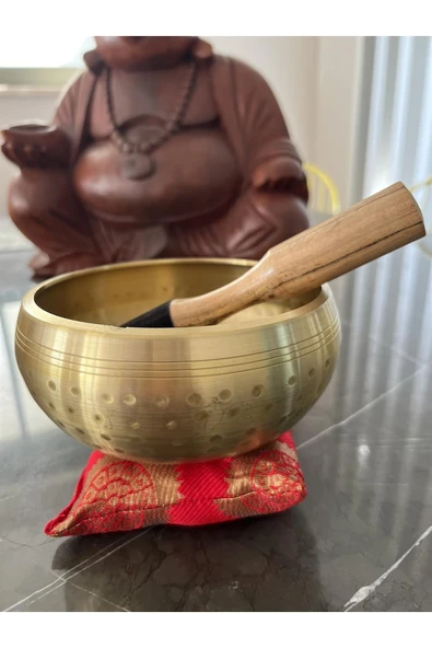 Miamantra 14 Cm Çap Pirinç Tibet Ses Çanağı Ve Kırmızı Yastık/altlık Ve Tokmak Seti ürün görseli 1