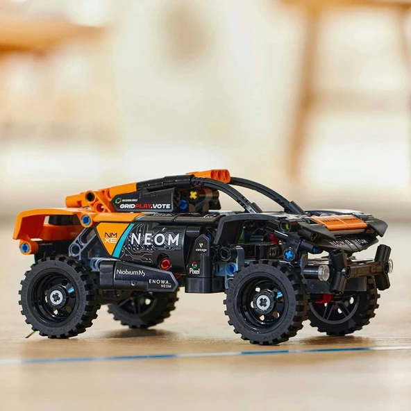 Technic NEOM McLaren Extreme E Race Car 42166 - Resim 2