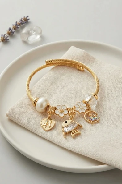 Balık Charmlı Beyaz Renk Gold Bileklik ürün görseli 1