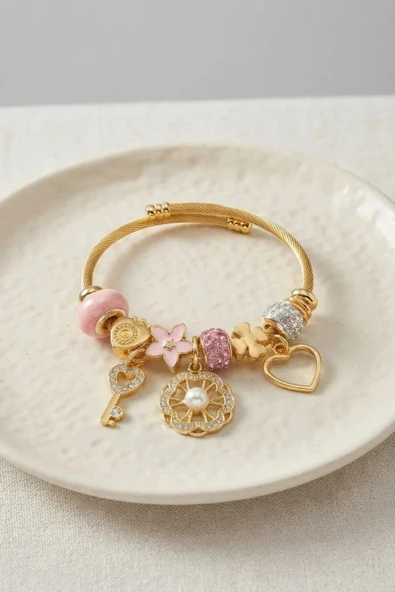 Pembe Charmlı Model Kadın Bileklik ürün görseli 1
