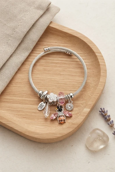 Arı ve Pembe Çiçek Charmlı Gümüş Renk Bileklik - EBJ260725W44571 ürün görseli 1