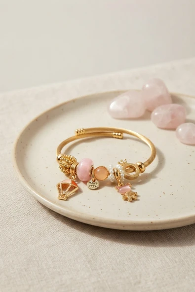 Pembe Uçan Model Charmlı Gold Renk Bileklik - EBJ260725W44434 ürün görseli 1