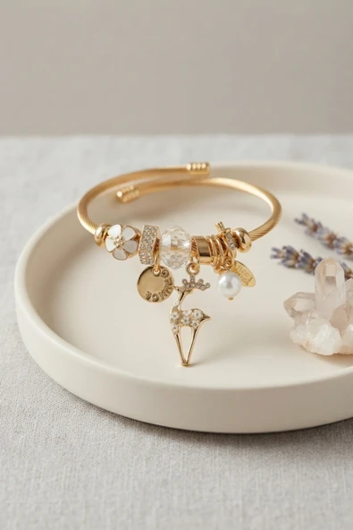 Mey İthalat® Geyik Model Gold Renk Beyaz Charmlı Bileklik ürün görseli 1