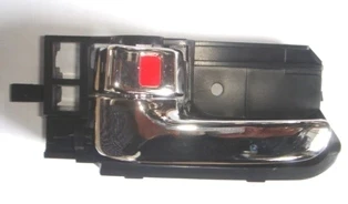 Toyota Corolla 2002-2006 Ön Kapı İç Açma Kolu Sol (Elceği Nikelajlı) (Hushan) (Oem No:6920612200) ürün görseli 1