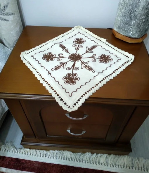 Mandaş Tekstil Dantelli El Örme Laseli Peçete (35x35) ürün görseli 1
