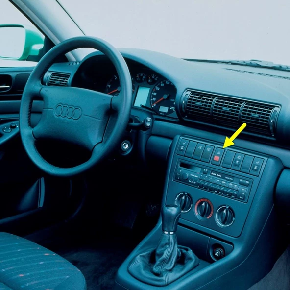 Audi A4 1995-1999 Kırmızı Üçgen Dörtlü Flaşör Düğmesi 8D0941509D ürün görseli 1
