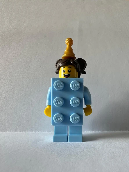 Lego Minifigür Blue Birthday Brick Suit Girl ürün görseli 1