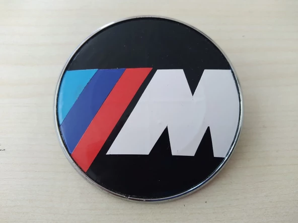3M KAPUT ARMASI YUVARLAK 7,5x7,5CM TIRNAKLI SİYAH BMW ÖN ARMA, 3M LOGOSU ürün görseli 1