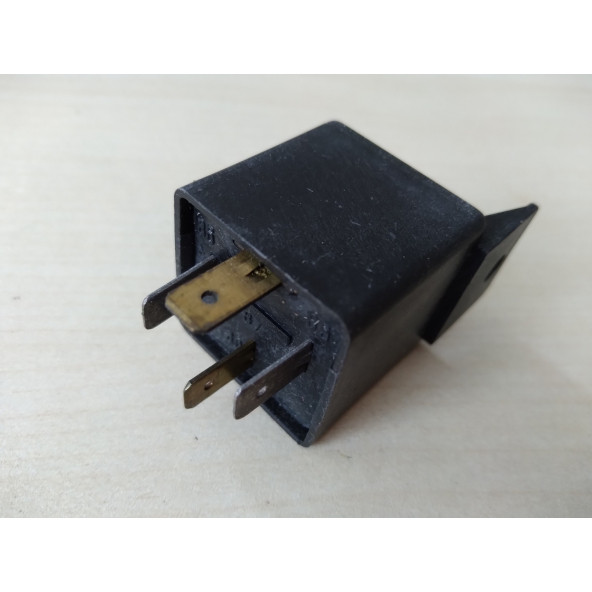 İTHAL MİNİ ROLE 4 FİŞLİ (12V 30AMPER) SİYAH (BAĞLANTI APARATLI) ürün görseli 1