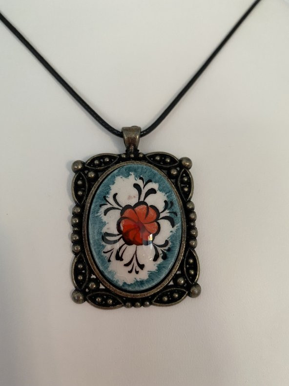 Iznik Çini Çiçek Figürlü Deri Ipli Kolye Model 4 - Resim 2