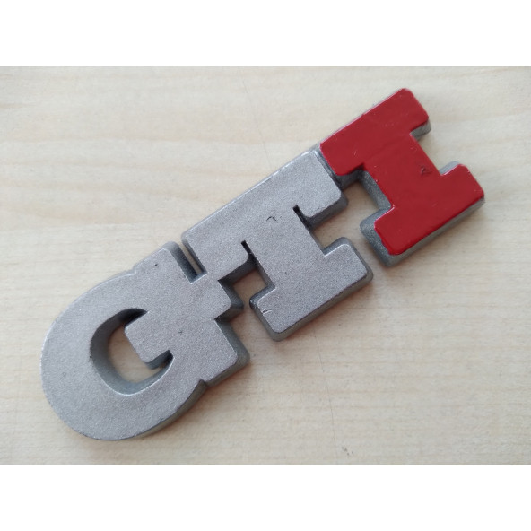 GTI BAGAJ YAZISI GRİ - KIRMIZI (PLASTİK) GTI LOGOSU, GTI ARMASI, GTI YAZISI, GT LOGO ürün görseli 1